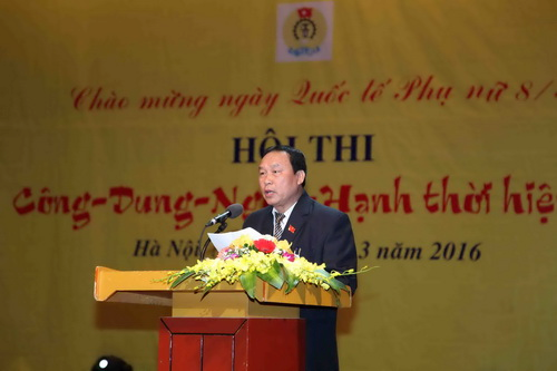 Chủ tịch Công đoàn Bộ VHTTDL Nguyễn Hữu Giới phát biểu tại chương trình